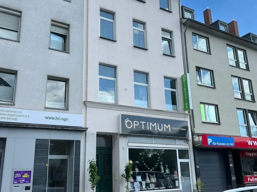 Attractive 2.5-Room Apartment with Large Terrace in Cologne Mülheim