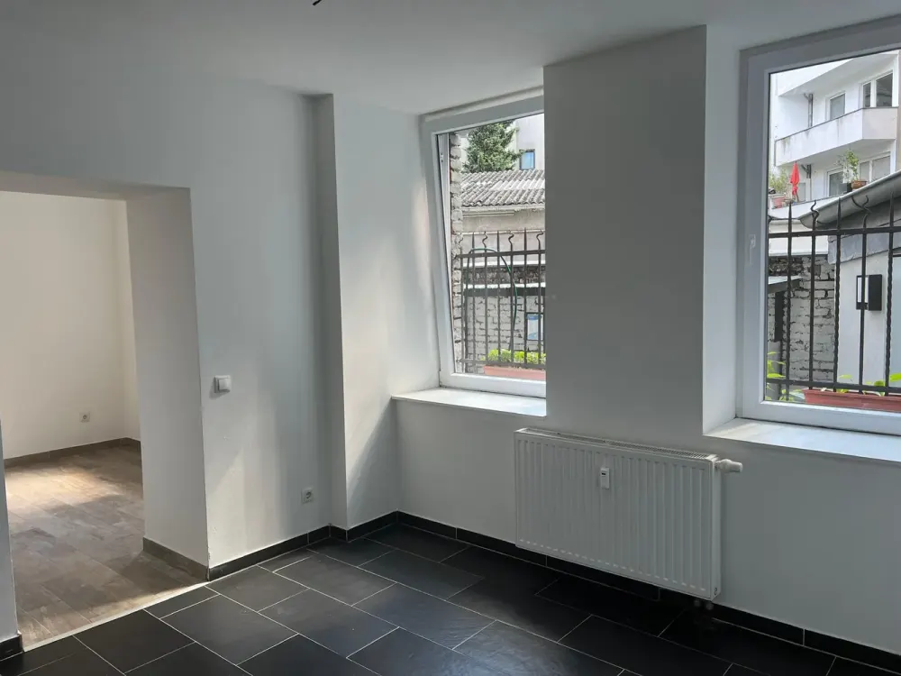 Attractive 2.5-Room Apartment with Large Terrace in Cologne Mülheim