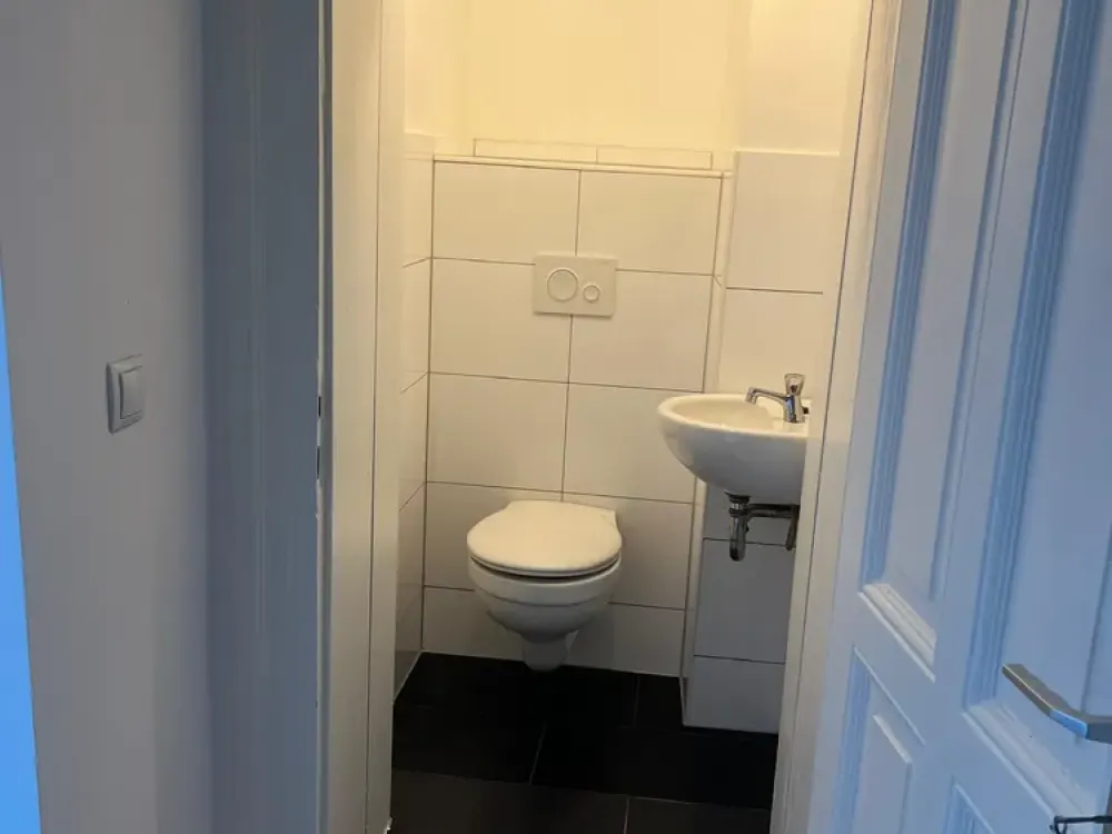 Attractive 2.5-Room Apartment with Large Terrace in Cologne Mülheim