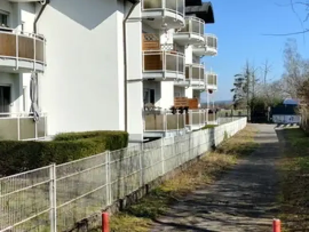 Moderne 4-Zimmer-Wohnung mit Seeblick