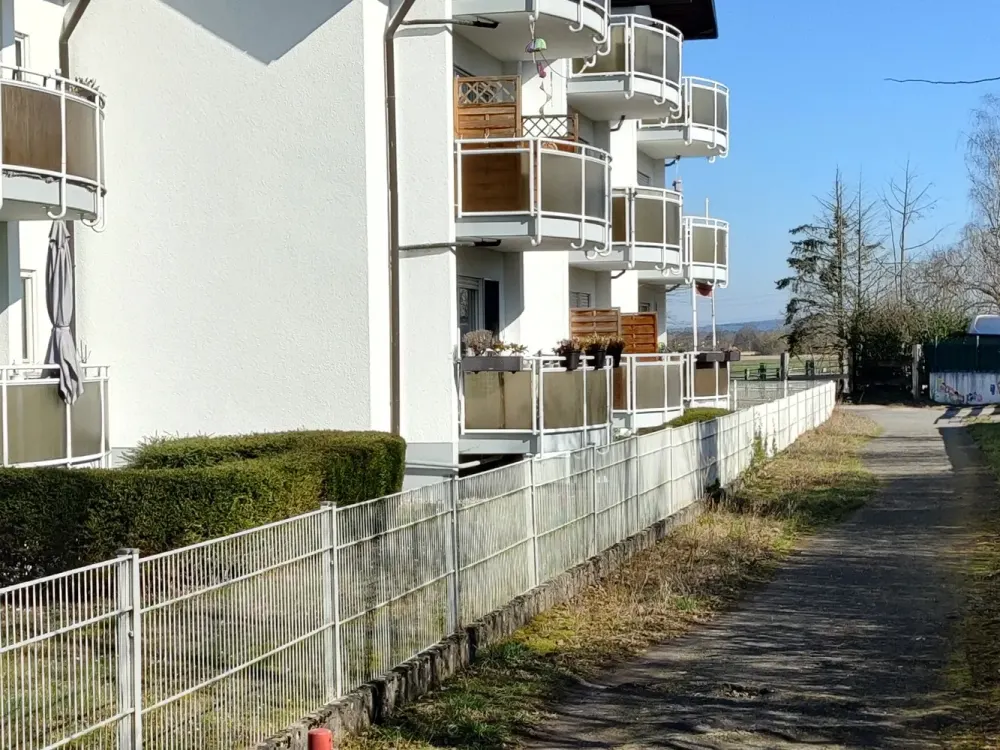 Moderne 4-Zimmer-Wohnung mit Seeblick