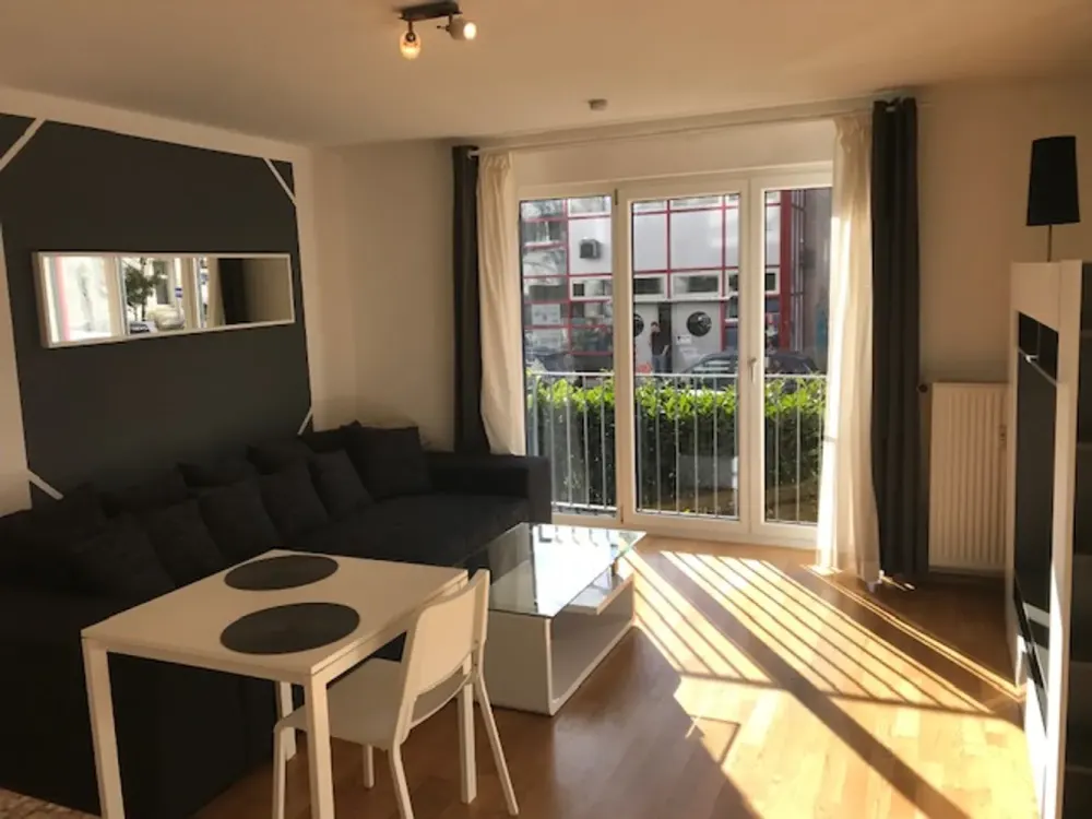 Erstbezug nach Sanierung - Helle und schöne 2-Zimmer Wohnung Ecke Berger Straße