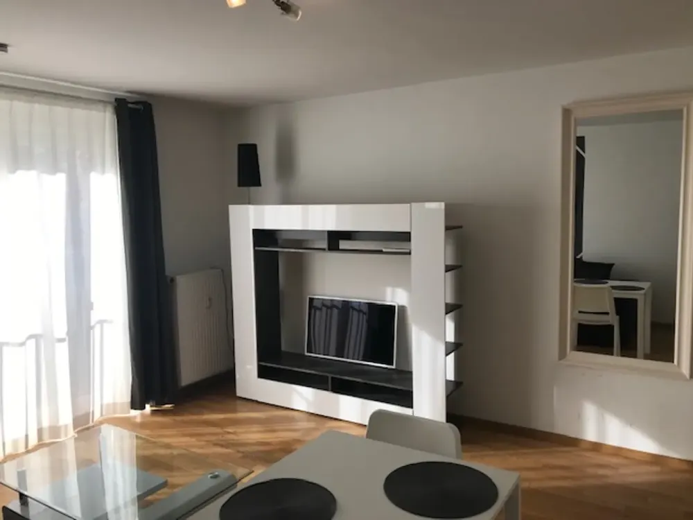 Erstbezug nach Sanierung - Helle und schöne 2-Zimmer Wohnung Ecke Berger Straße