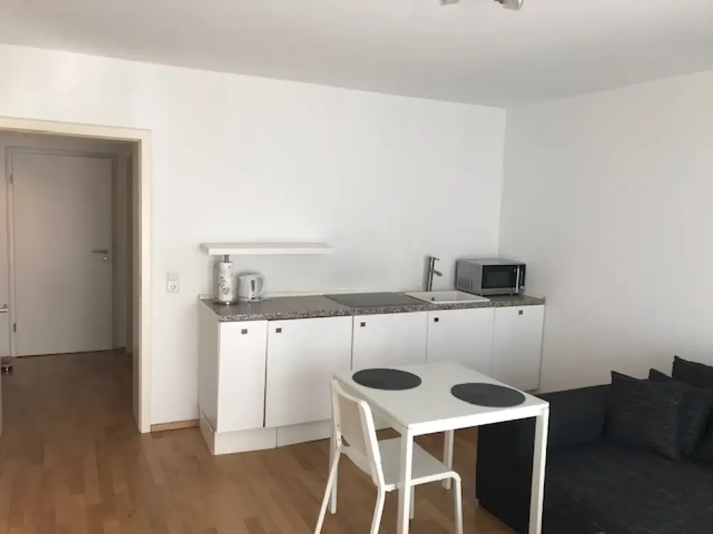 Erstbezug nach Sanierung - Helle und schöne 2-Zimmer Wohnung Ecke Berger Straße