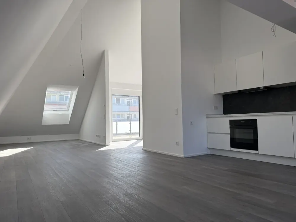 Großzügig geschnittene Penthouse Neubau-Wohnung mit Südwest-Loggia