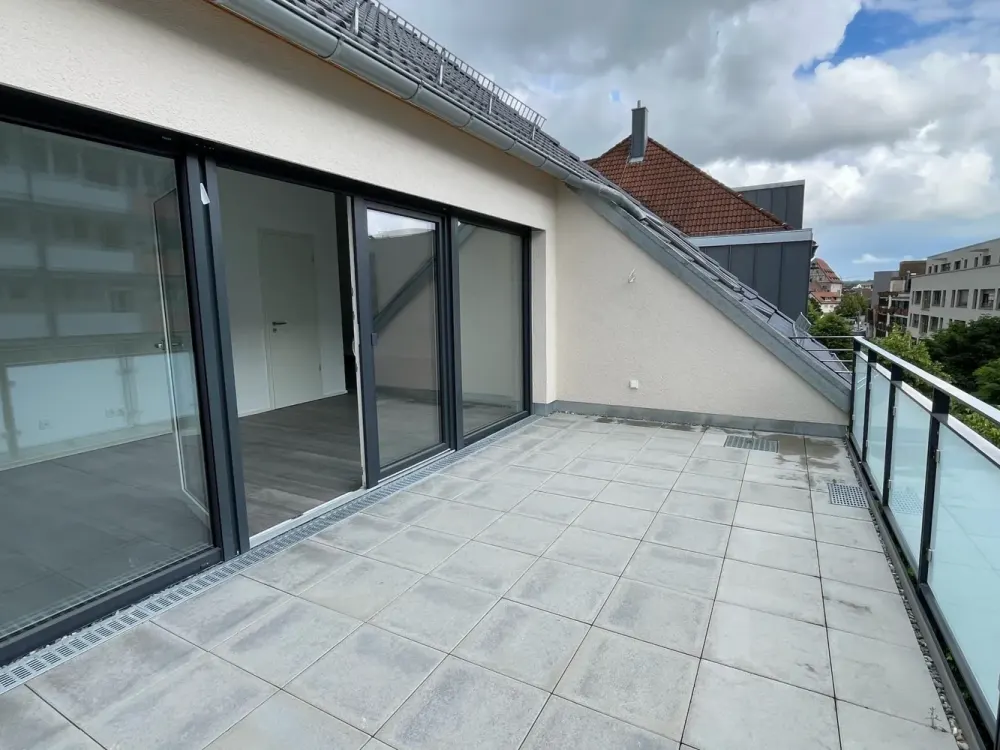 Großzügig geschnittene Penthouse Neubau-Wohnung mit Südwest-Loggia