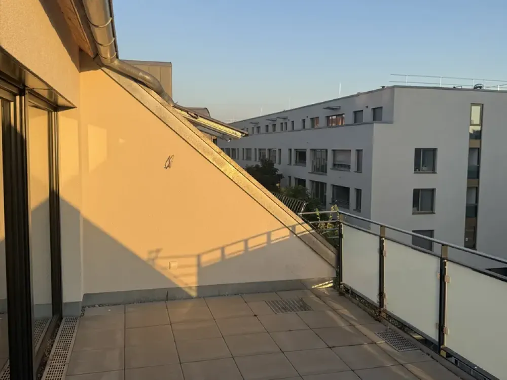 Großzügig geschnittene Penthouse Neubau-Wohnung mit Südwest-Loggia