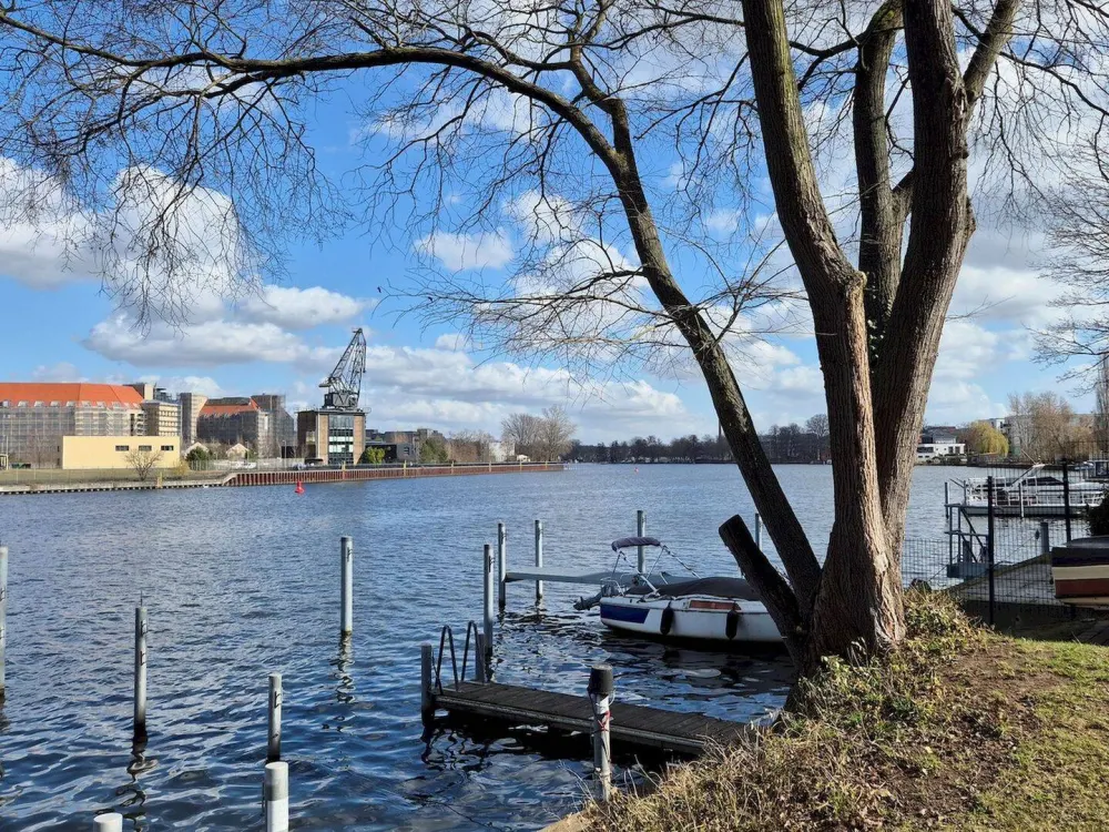 Completely Renovated Old Building Apartment with Spree View and Boat Dock by the Garden