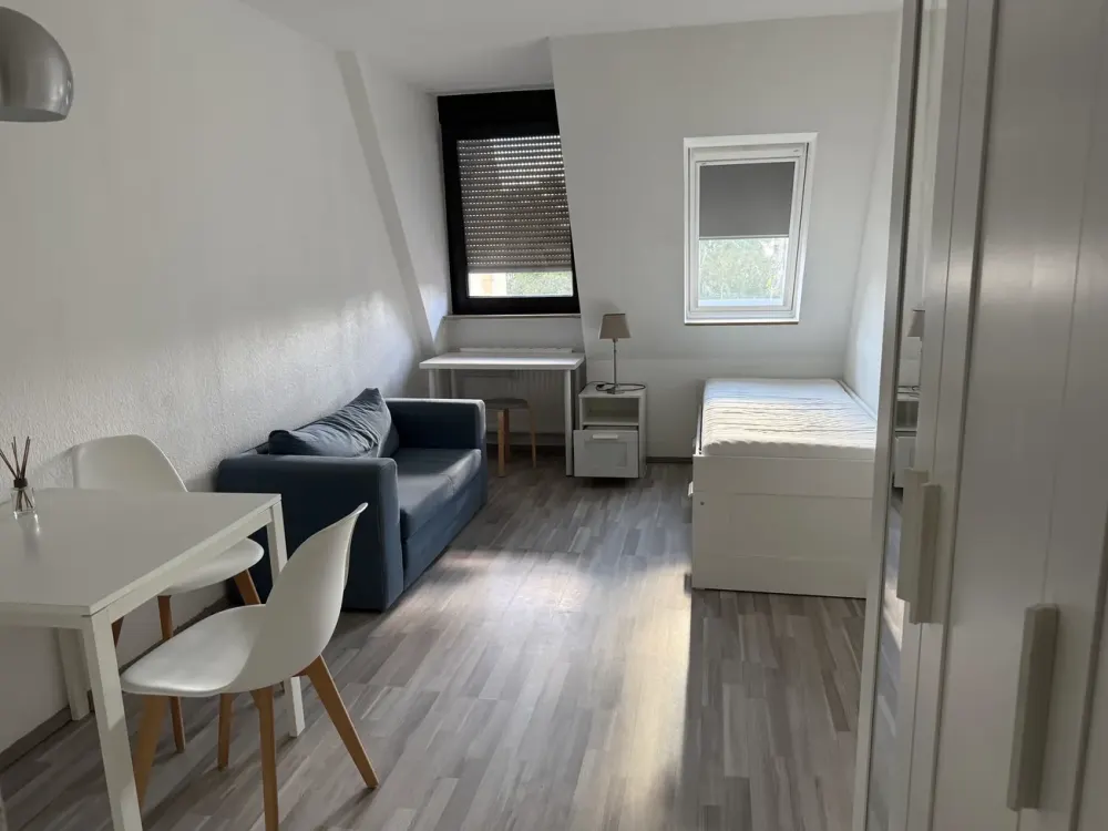 Sonniges, möbliertes und renoviertes 1-Zimmer-Studenten-Apartment nähe Campus und Wöhrdersee