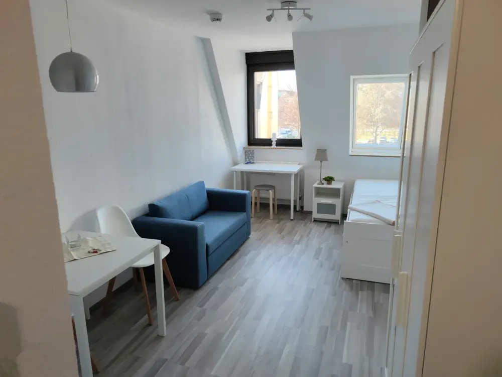 Sonniges, möbliertes und renoviertes 1-Zimmer-Studenten-Apartment nähe Campus und Wöhrdersee