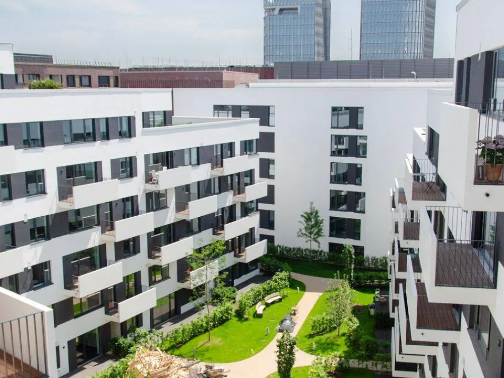 Helles Zweizimmerstudio mit Terrasse ins Grüne und Loggia mit Südausrichtung // Community-Spaces