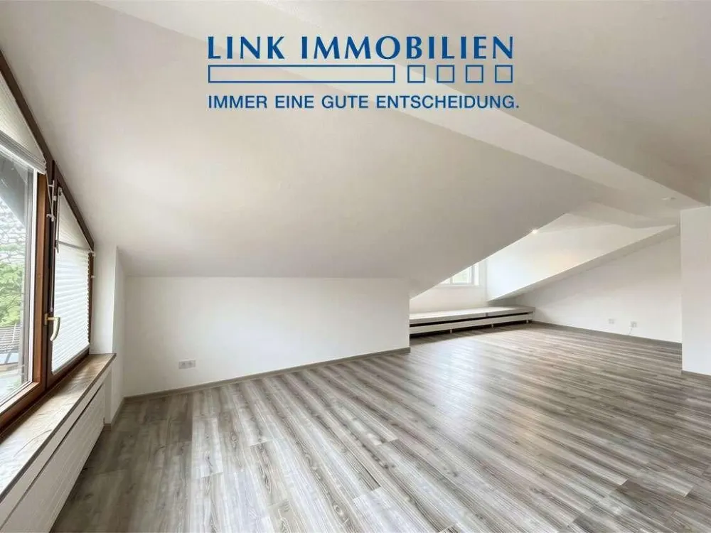 Charmante DG-Wohnung mit Balkon, Außenstellplatz und Aussicht
