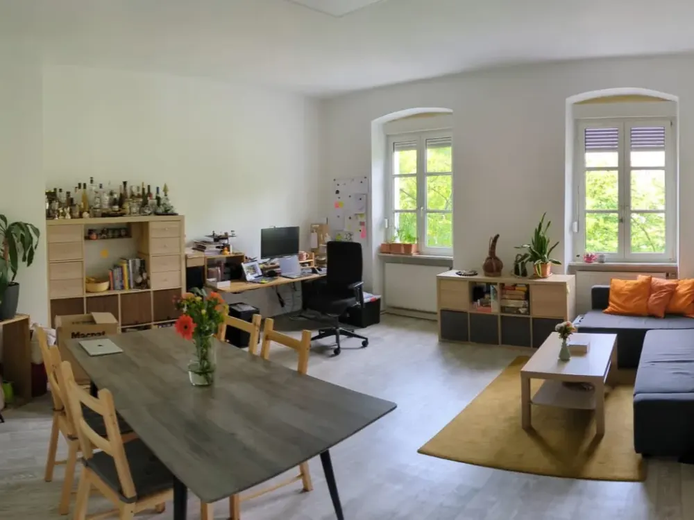 Geschmackvolle, vollständig renovierte 2-Raum-Wohnung mit Einbauküche in Karlsruhe