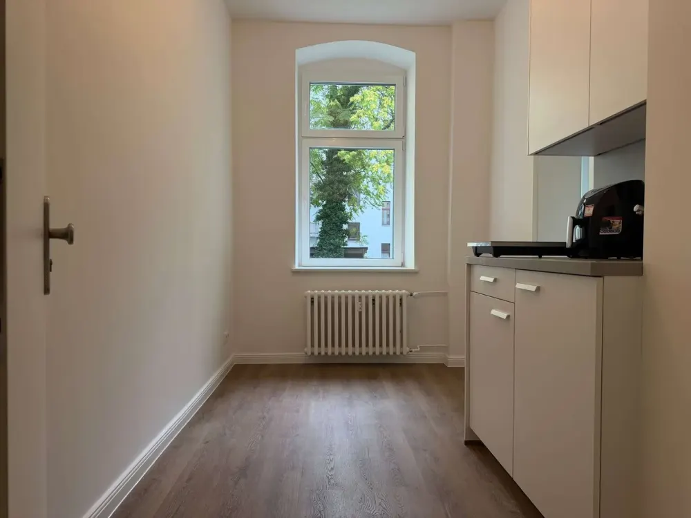 Frisch saniertes Studio im EG; zentral in Moabit - inkl. Einbauküche