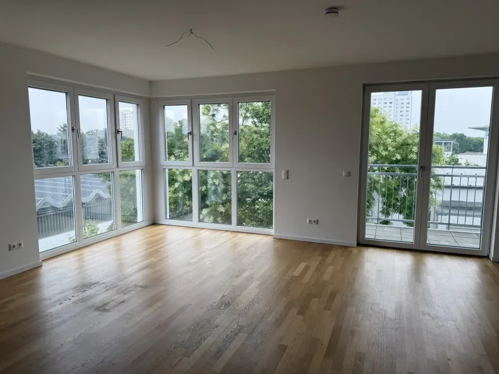 4-Zimmer mit EBK, zwei Bädern und zwei Balkonen!