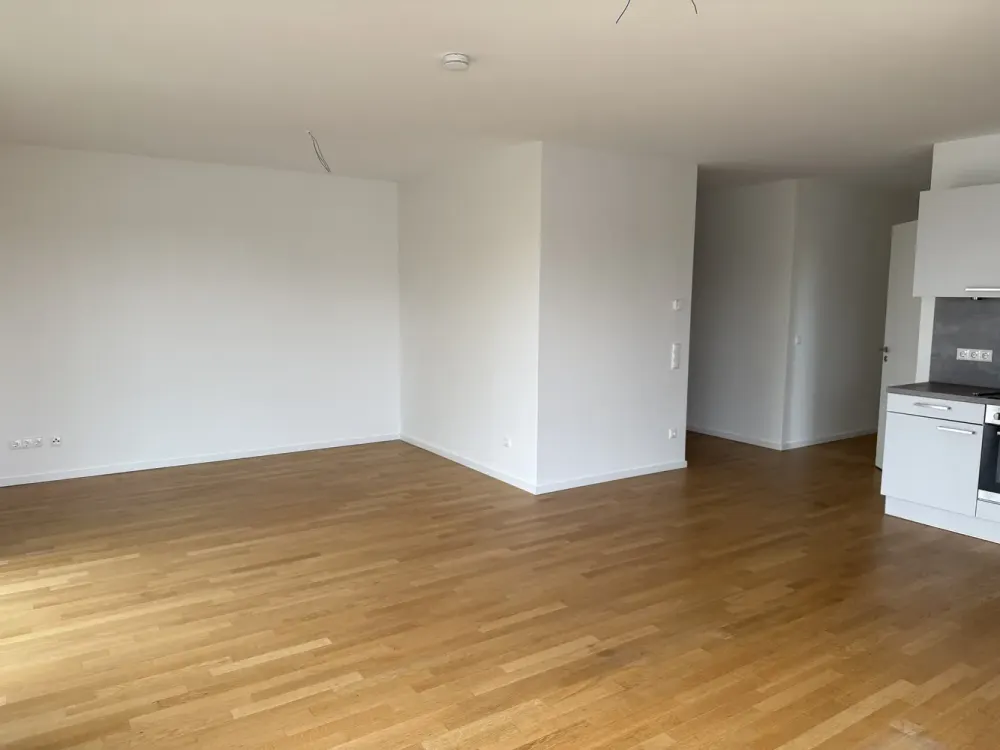 4-Zimmer mit EBK, zwei Bädern und zwei Balkonen!