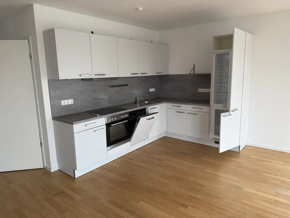 4-Zimmer mit EBK, zwei Bädern und zwei Balkonen!
