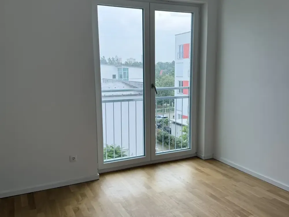 4-Zimmer mit EBK, zwei Bädern und zwei Balkonen!