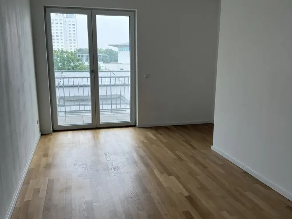 4-Zimmer mit EBK, zwei Bädern und zwei Balkonen!