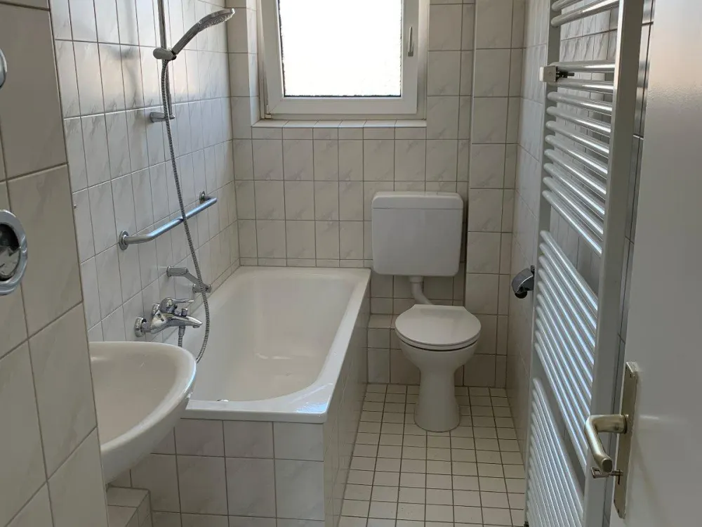 Helle 2-Zimmer-Wohnung mit Balkon im Grünen