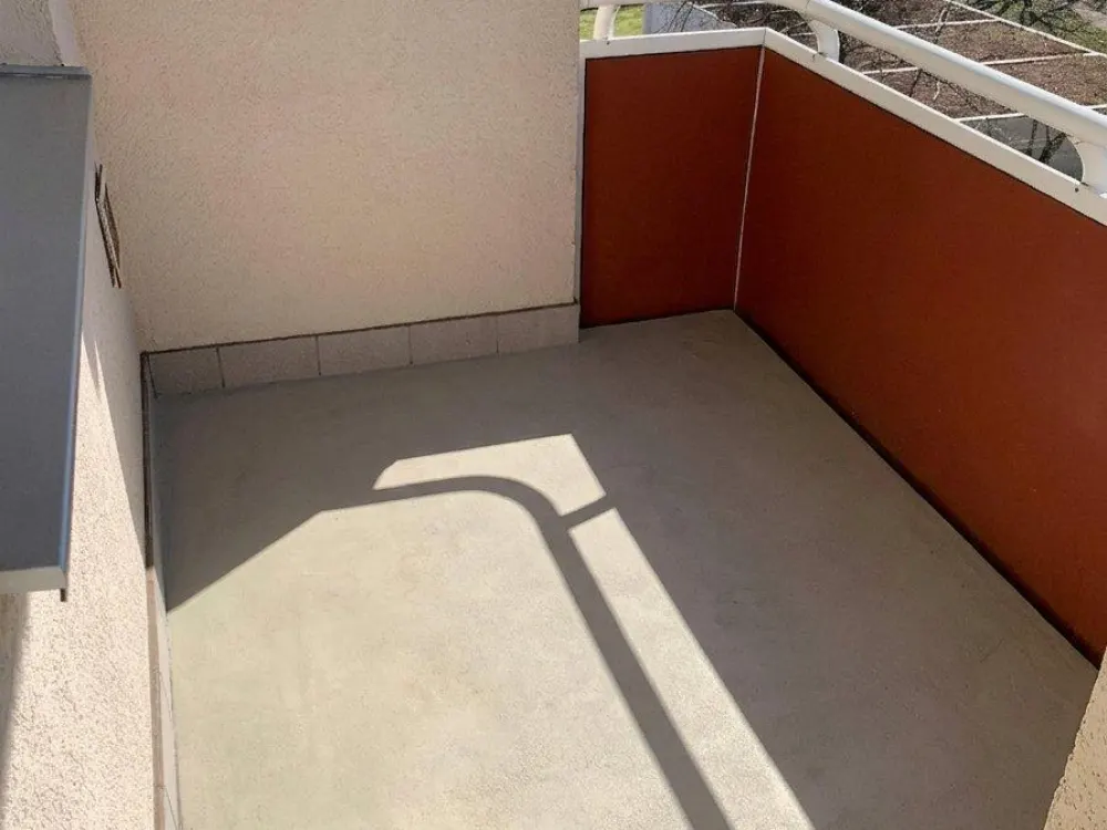 Helle 2-Zimmer-Wohnung mit Balkon im Grünen