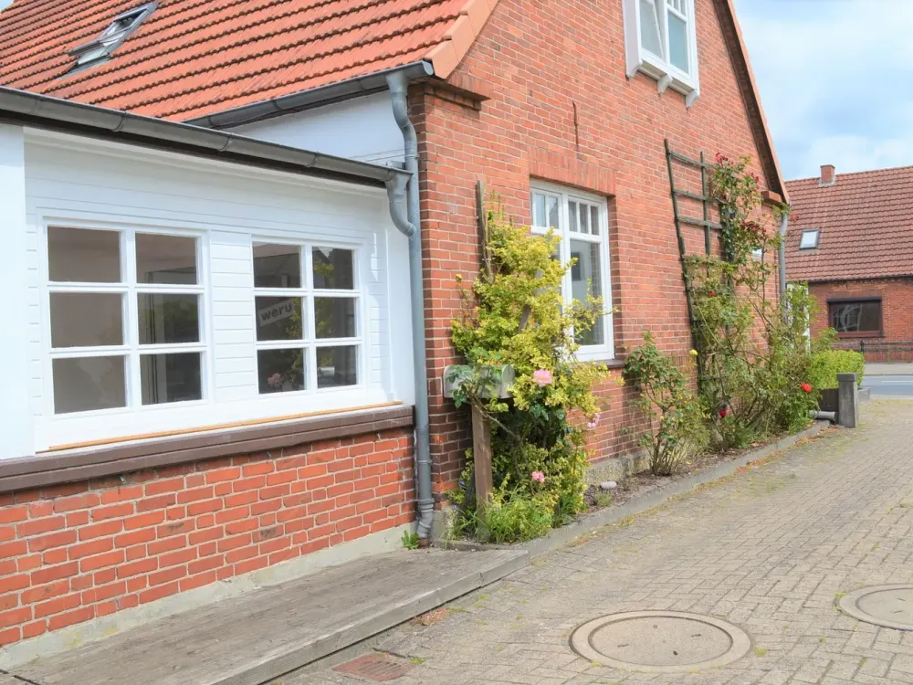 Spacious 3-Room Apartment with Winter Garden in Delmenhorst