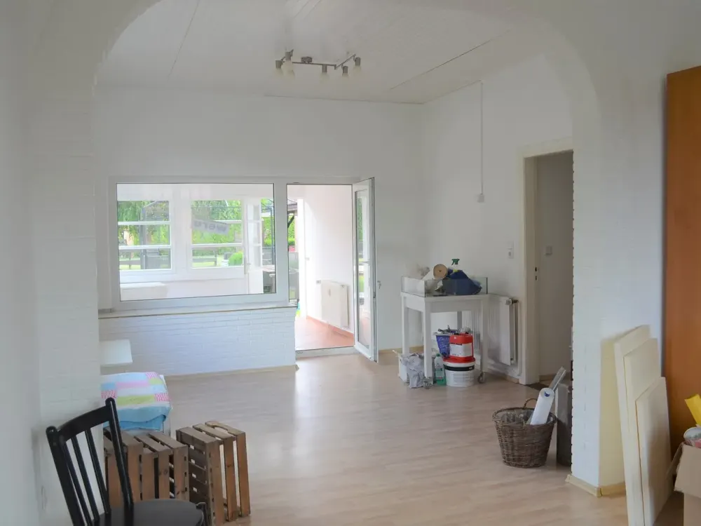 Spacious 3-Room Apartment with Winter Garden in Delmenhorst