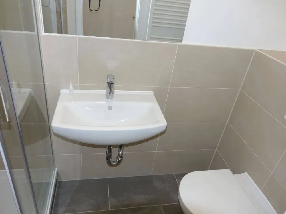 ++ NUR 552 EUR WARM ++ Sanierte Altbauwohnung im Graefekiez ++