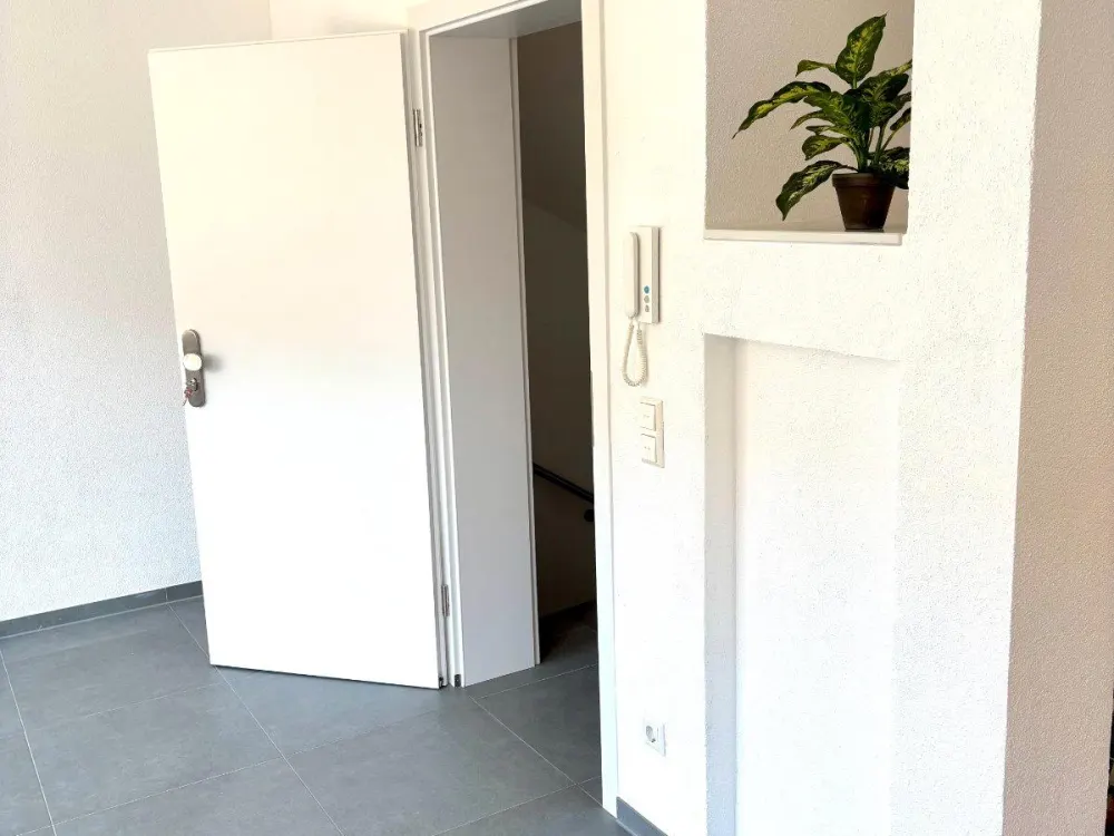 Geschmackvolle 2-Zi-Gartenwohnung mit Küche und Terrasse
