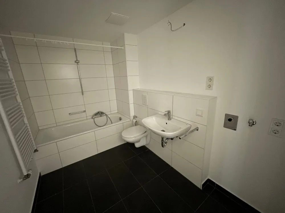 Große 3-Zimmer Wohnung mit Terrasse