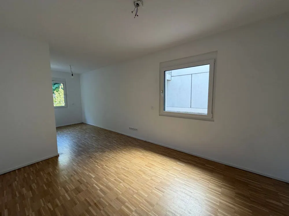 Große 3-Zimmer Wohnung mit Terrasse