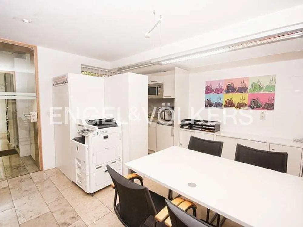 Stylish Office or Practice in a Representative Location in the Dichterviertel