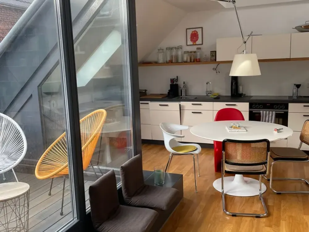 Dachgeschoss-Wohnung mit Empore in der Neustadt-Süd, Köln