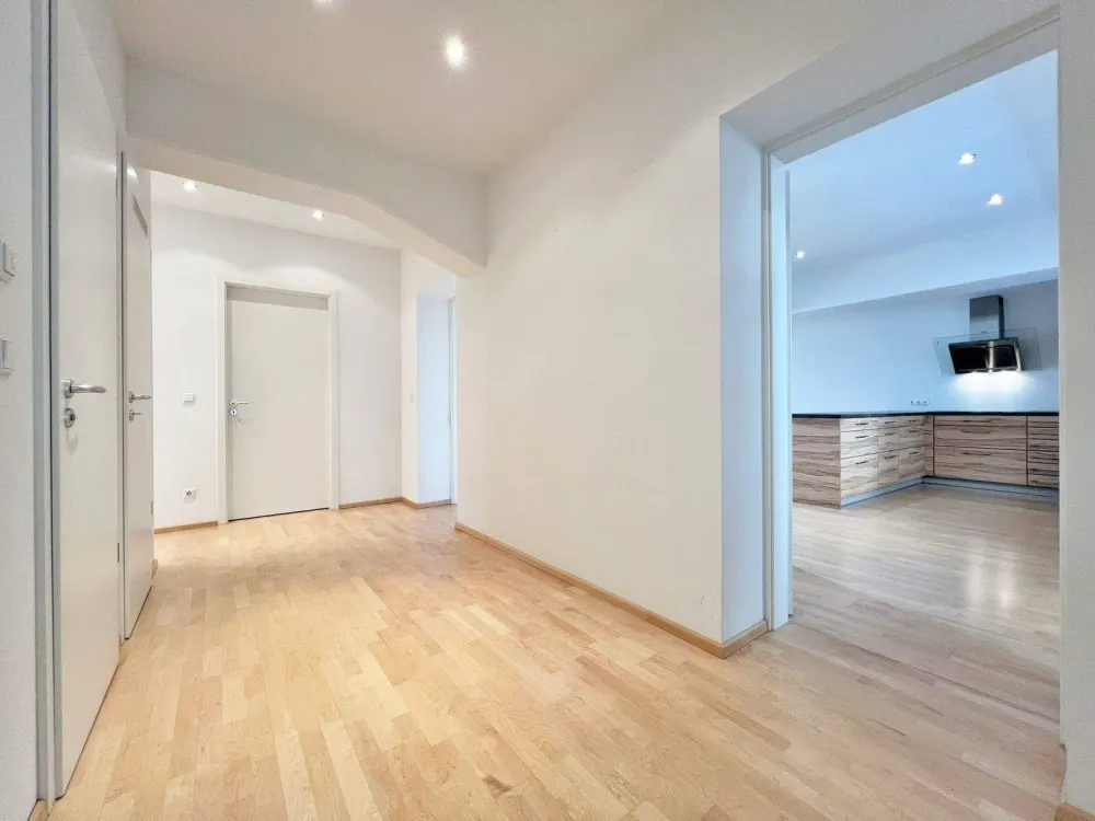 Zeit für das Wesentliche: Sonnige Loft-Wohnung mit gehobener Ausstattung in zentraler, ruhiger Innenhoflage! Kurze Wege zu Deinen Zielen!