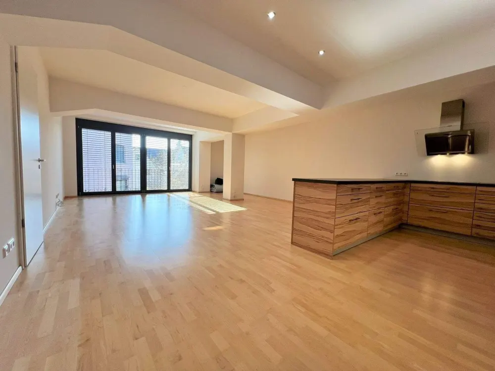 Zeit für das Wesentliche: Sonnige Loft-Wohnung mit gehobener Ausstattung in zentraler, ruhiger Innenhoflage! Kurze Wege zu Deinen Zielen!