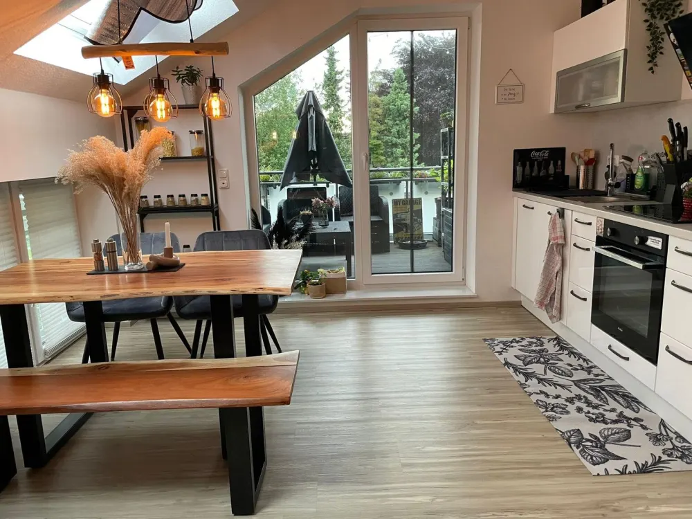 Helle, neuwertige 3-Zimmer-Wohnung mit Einbauküche
