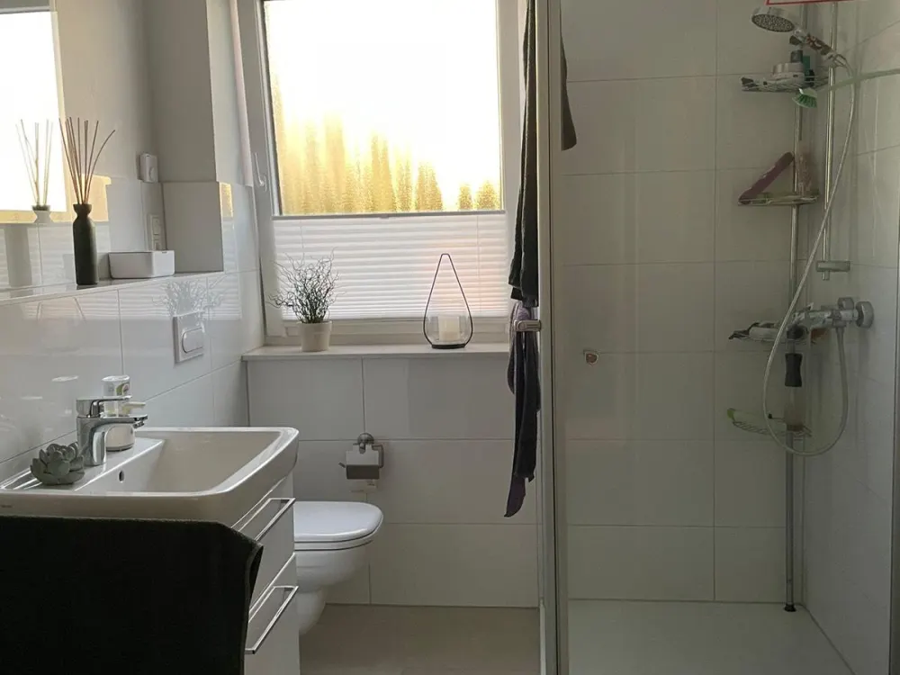 Helle, neuwertige 3-Zimmer-Wohnung mit Einbauküche