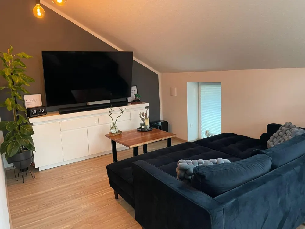 Helle, neuwertige 3-Zimmer-Wohnung mit Einbauküche