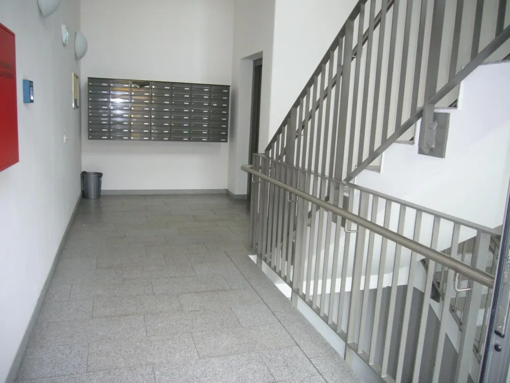Helle 1,5 Raumwohnung mit Einbauküche und Terrasse in zentraler Lage sucht neuen Mieter