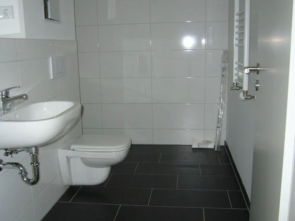 Helle 1,5 Raumwohnung mit Einbauküche und Terrasse in zentraler Lage sucht neuen Mieter