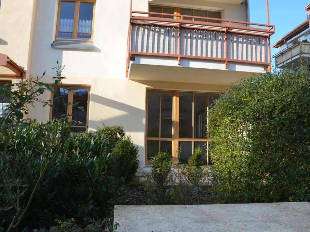 Helle 2-Raumwohnung (große Terrasse, Erdgeschoss, TG-Stellplatz)