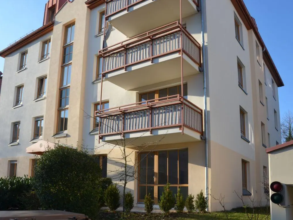 Helle 2-Raumwohnung (große Terrasse, Erdgeschoss, TG-Stellplatz)
