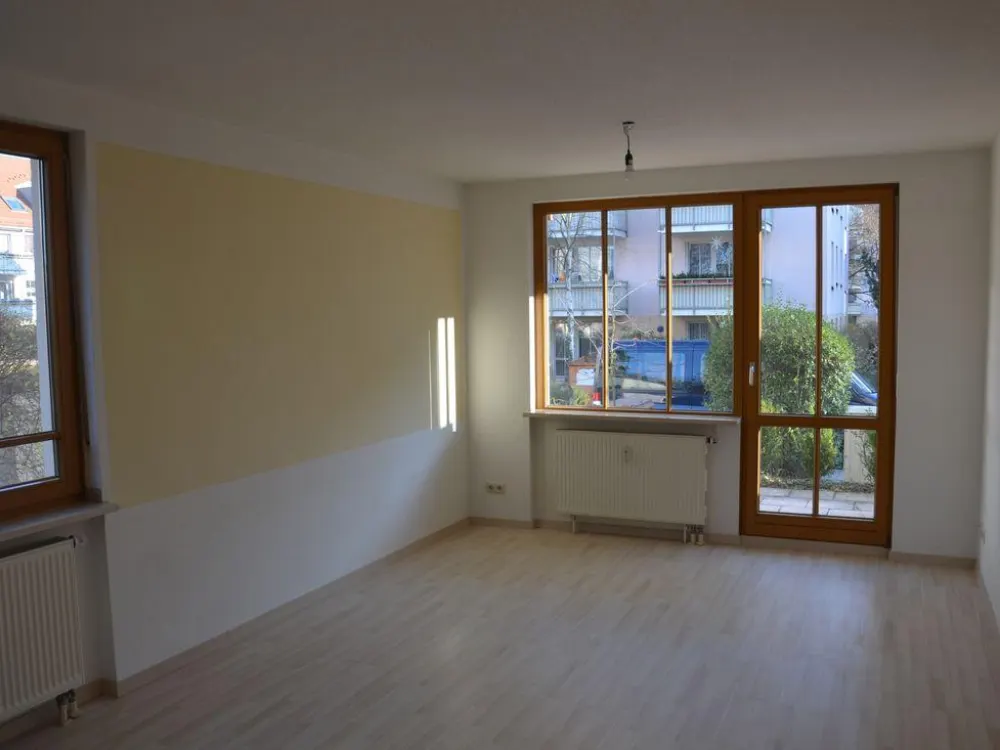 Helle 2-Raumwohnung (große Terrasse, Erdgeschoss, TG-Stellplatz)