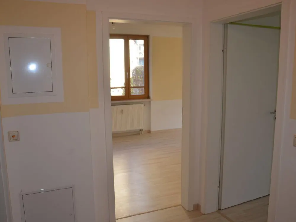 Helle 2-Raumwohnung (große Terrasse, Erdgeschoss, TG-Stellplatz)