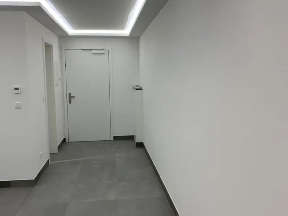 Traumhafte 1,5-Zimmerwohnung mit exkl. Einbauküche und Terrasse !