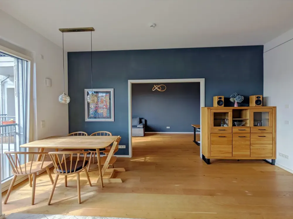 Hochwertige teilmöblierte Wohnung - hell, ruhig & doch zentral