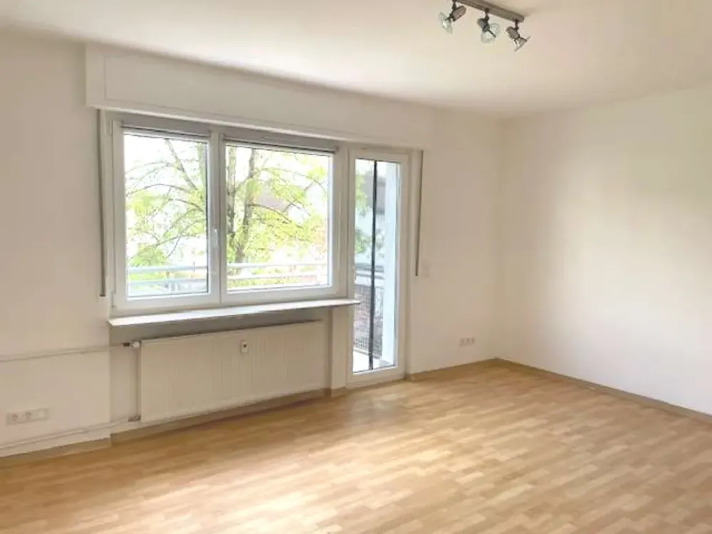 Sehr gepflegte, helle 2-Zimmer-Wohnung mit Balkon in begehrter Lage, Offenbach-Bieber