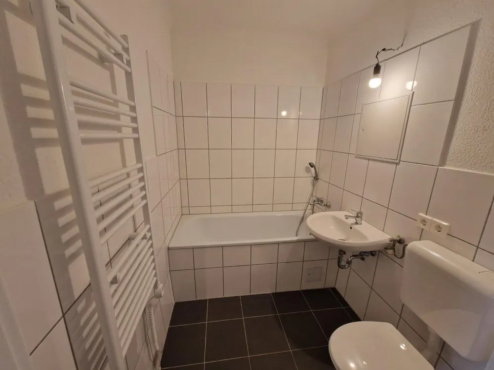 Große 3-Zimmer-Wohnung mit Balkon und Badewanne! ** AB SOFORT **!