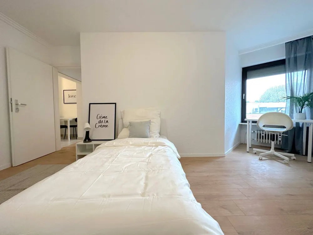 ?? 1 Zimmer frei in moderner 3er-WG - Homburger Landstraße 689, Frankfurt am Main! - ab dem 01.10