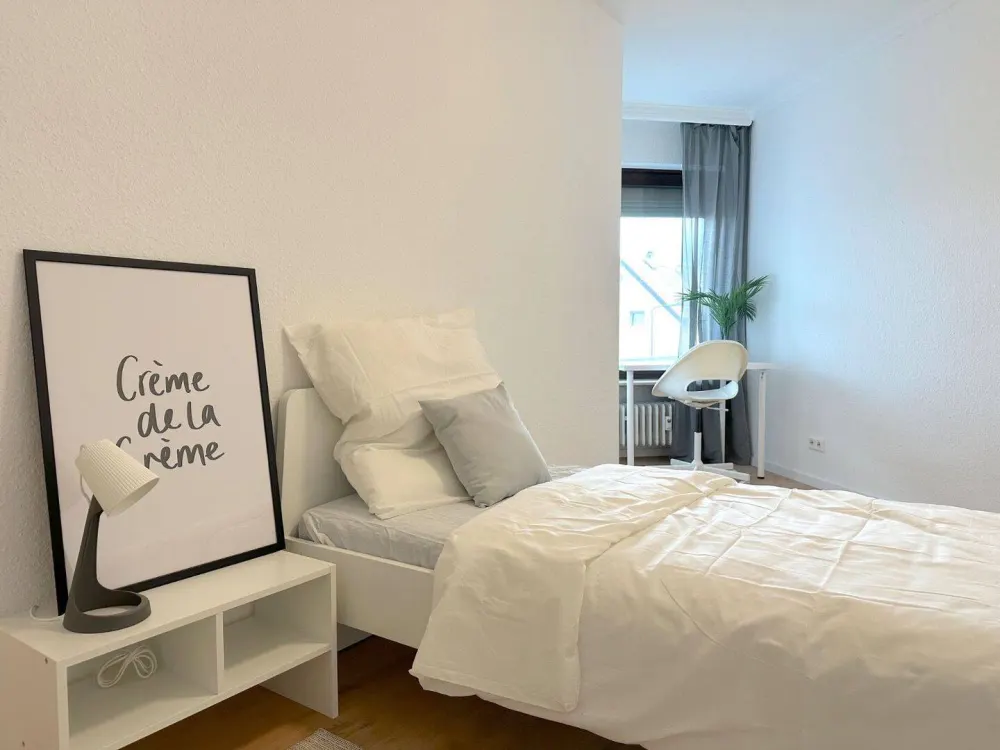 ?? 1 Zimmer frei in moderner 3er-WG - Homburger Landstraße 689, Frankfurt am Main! - ab dem 01.10